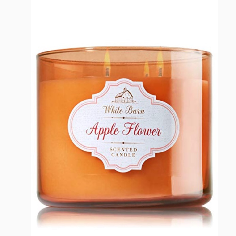 Free gift w purchase- Bath and body works candles